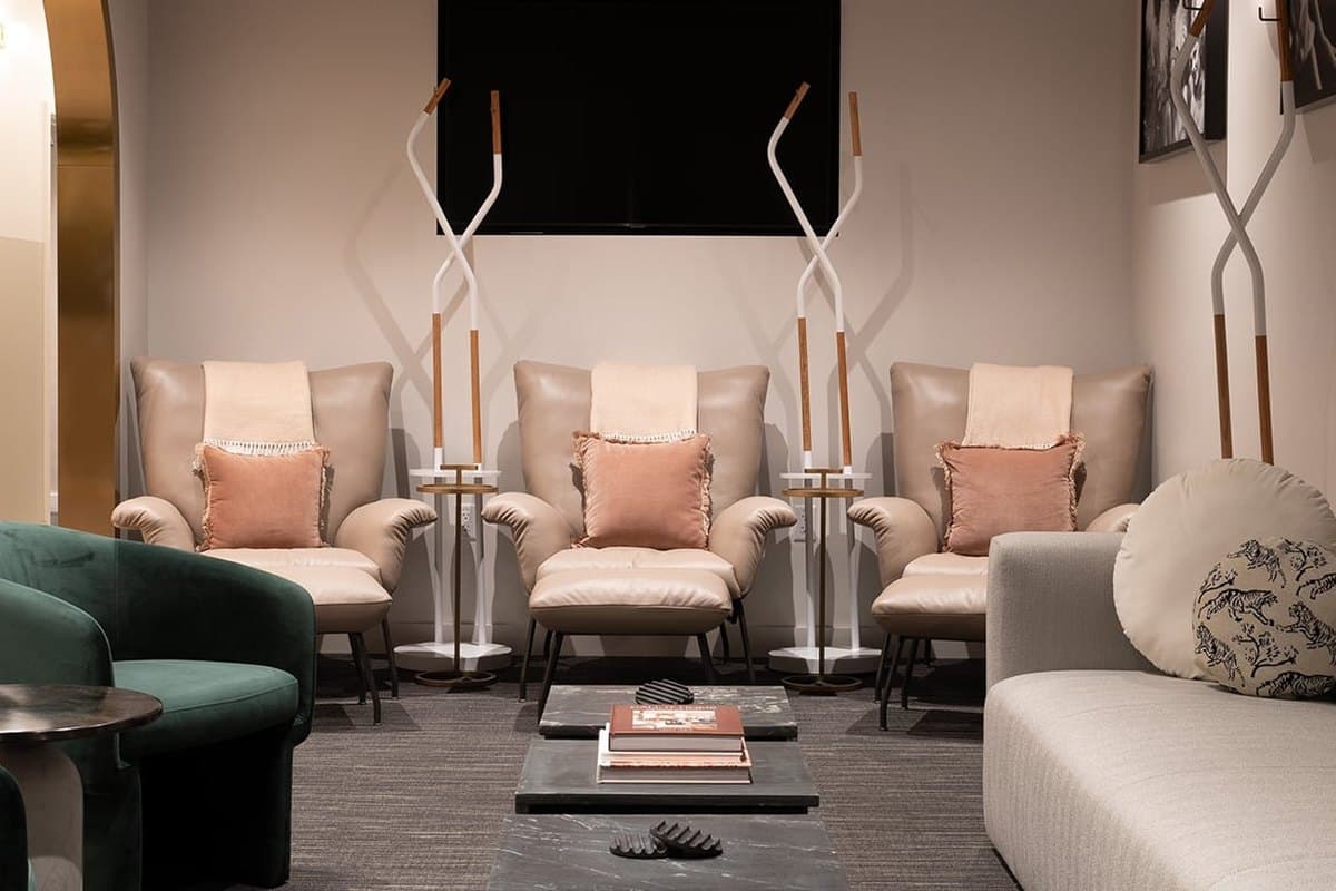 IV lounges & clinics